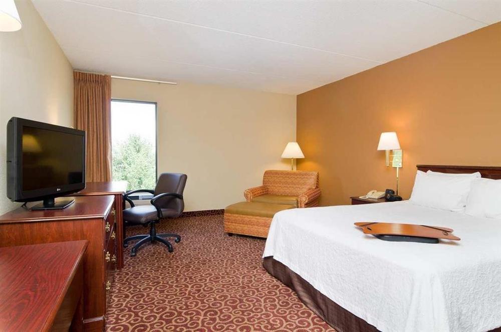 Hampton Inn Wooster Habitación foto